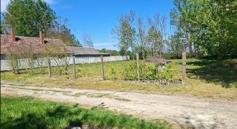 Árverés: illegálisan elbontott ház egytizenketted része 20 ezerért?