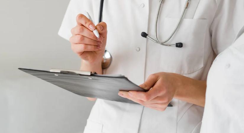 Azt hitte, egyszerű izomrángás: gyógyíthatatlan betegséggel diagnosztizálták a 23 éves nőt