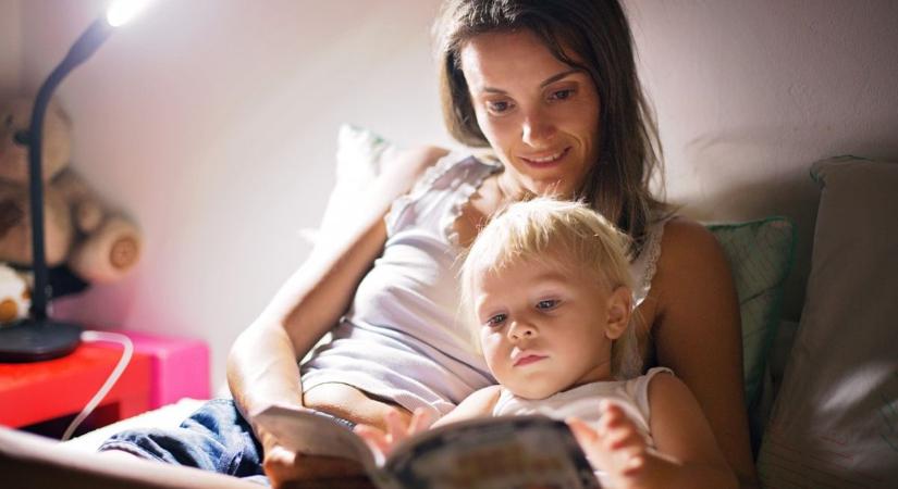 A négyéves kisfiú úgy mesélte el fejből a történetet, mintha könyvből olvasná