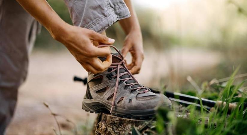 6 túrabakancs, ami jól tartja a bokát, és bírja a strapát: kényelmes, megfizethető darabok