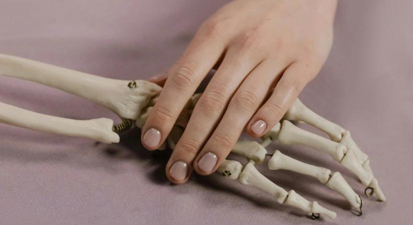 A legtöbben kihagyják, pedig ez az egyszerű szokás erősebbé teszi a csontokat