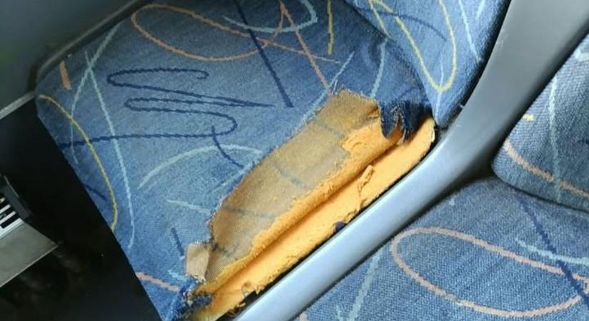 Szakadtak és mocskosak a pécsi helyi járatok – háborog olvasónk