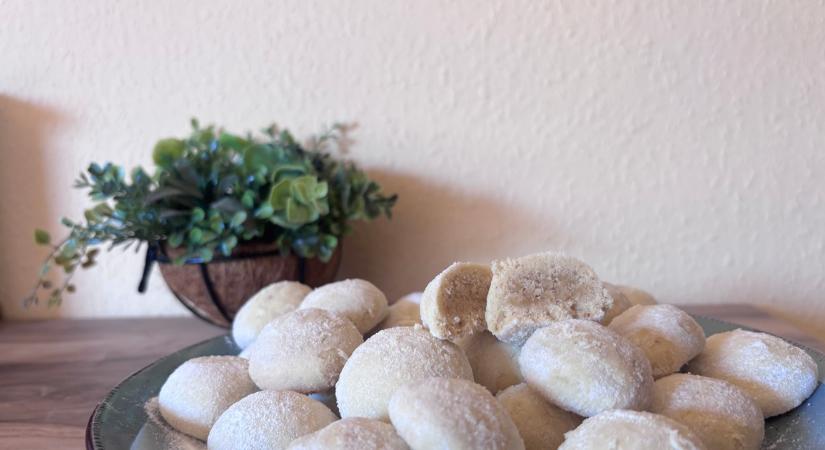 Mandulás golyó: egyszerűbb, mint a hókifli, de ugyanolyan finom