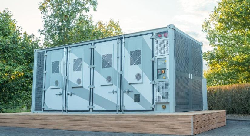 Nátriumion-akkumulátorokat telepítenek a szomszédunkban