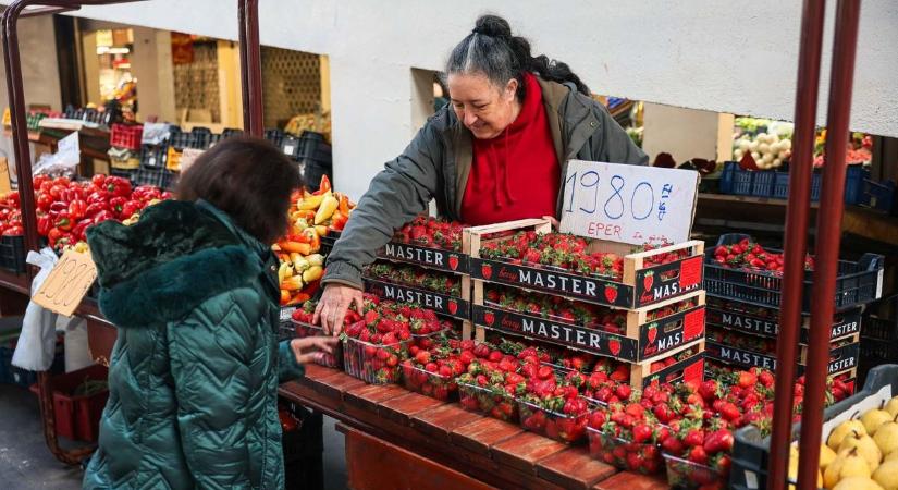 Egyre több a friss magyar eper a piacokon – megnéztük mennyiért kínálják Egerben