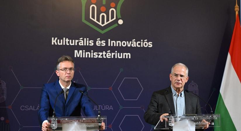 Hiába döntöttek Kósa Lajosék, Hankó Balázs nem hirdeti ki az új utónévjegyzéket