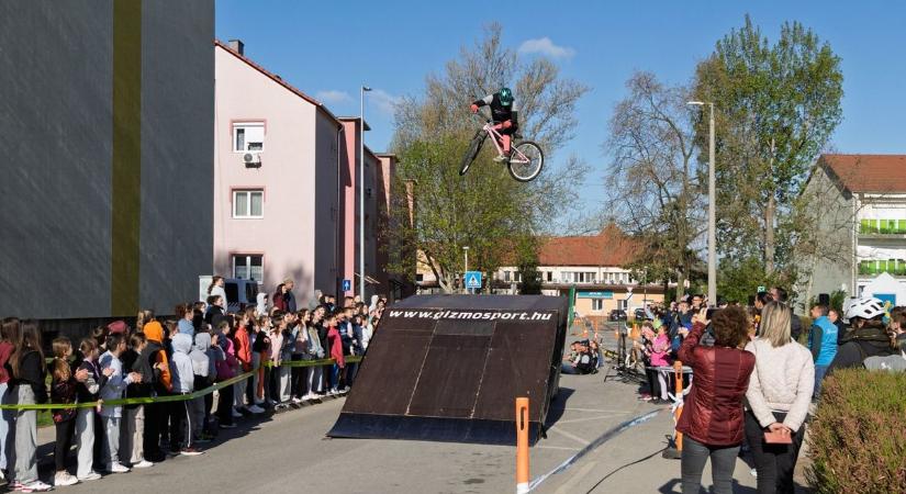 Tanév végéig tilos a behajtás: korszakos változás jön az oroszlányi iskolánál
