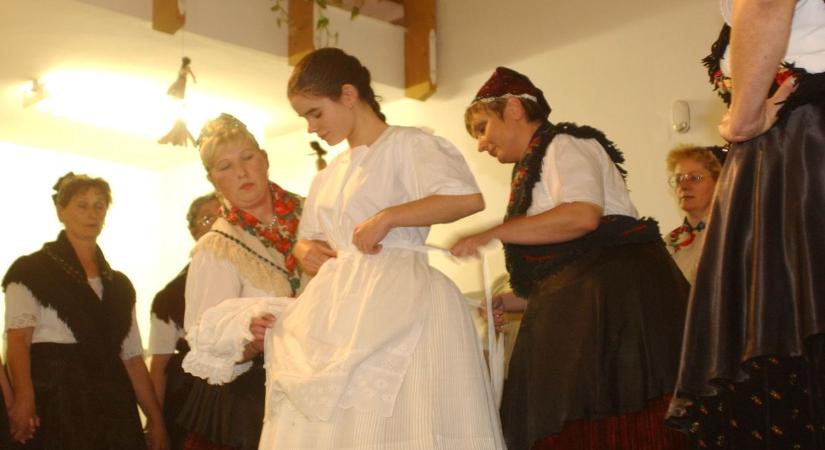 Falujárás 2002-ben: ott volt a község apraja-nagyja – nézd végig a mosolygós pillanatokat! (galéria)