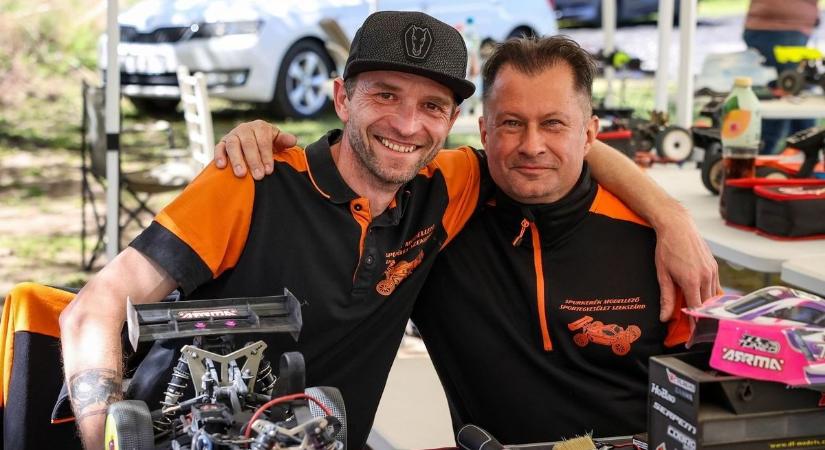 Benzinfüst és családi kacaj: Életre kelt a szekszárdi Spurkerék pálya (képgaléria  videó)