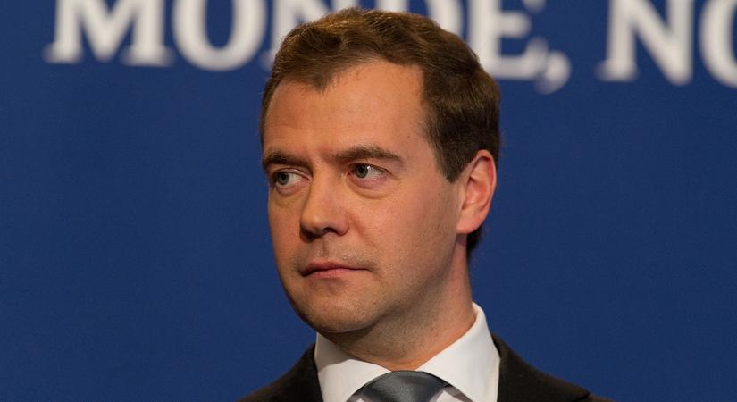 Észtországon gúnyolódott Dmitrij Medvegyev