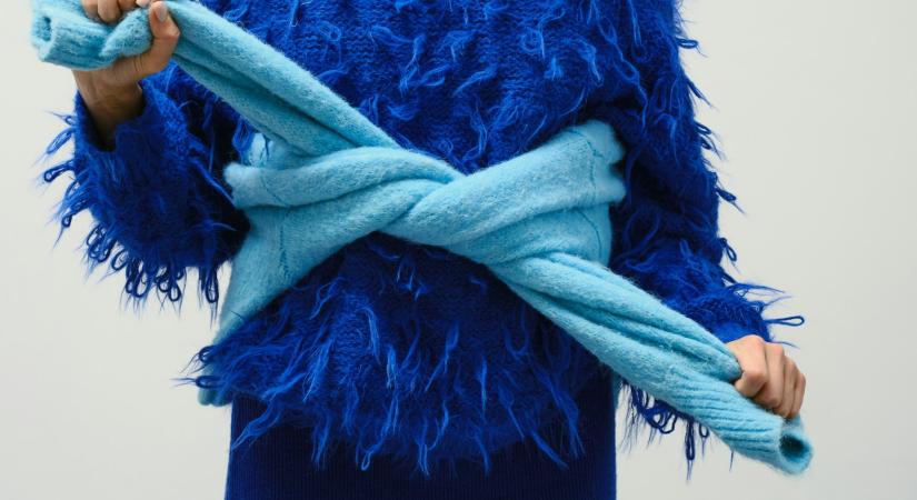 A trendszín, amit Az ördög Pradát visel tett népszerűvé – így viseld az azúrkéket