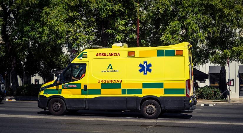 Zuhanás kilencven méterről a mélybe - Négy sérült a sevillai vásárban