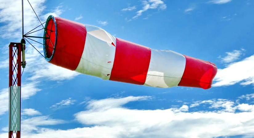 Viharos szél miatt adott ki veszélyjelzést a HungaroMet