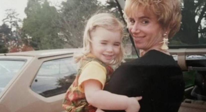 Felismered az édes kislányt a képen? Napjaink egyik legnépszerűbb sorozatsztárja lett