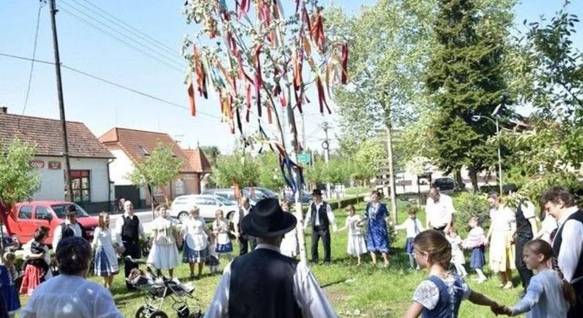 Családi programok sokaságával várja a májust a baranyai település