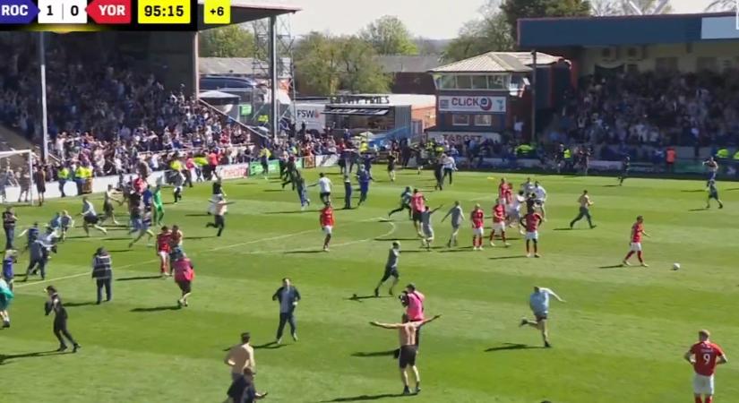 Óriási fordulat: előbb ünnepeltek, majd a 102. percben bekapott gól után gyászba borultak a szurkolók – videók