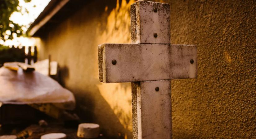 „Zöld temetés” helyett horror: 191 holttestre bukkantak egy temetkezési vállalkozásnál