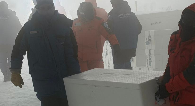 Az Antarktiszon nyitottak bankot