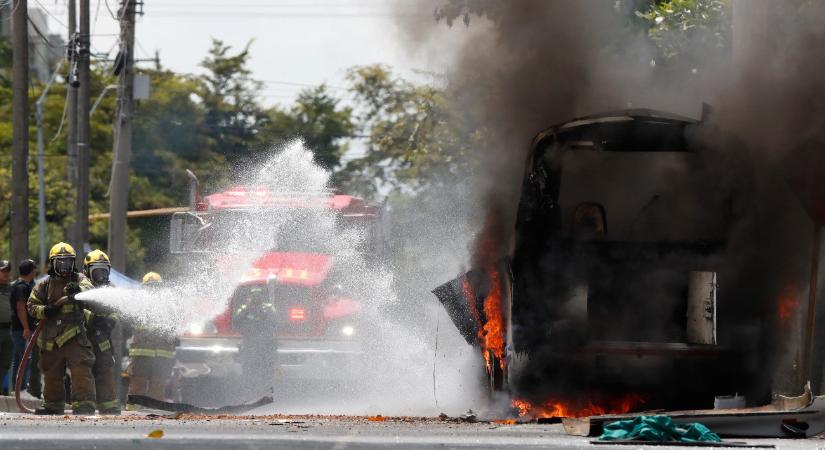 Pusztító merénylet, 14-en meghaltak – drámai fotókat közöltek