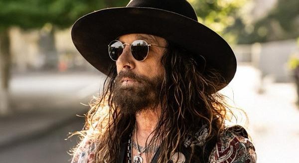 Megjelent John Corabi első szólólemeze és egy friss klip is készült