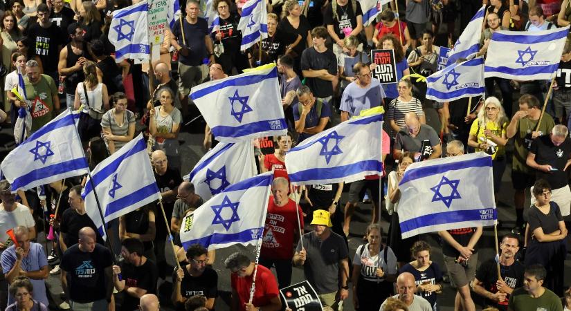 Magyar zászlóval vonult fel egy tüntető Izraelben, a rendőrök elvették tőle, mondván, hasonlít a palesztinra