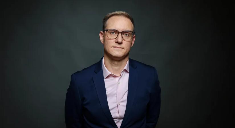 Lakner szerint azzal, hogy Orbán nem ül be a parlamentbe, megint azokat csapja be, akik rá szavaztak