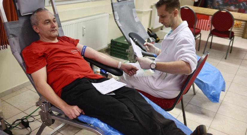 Általános iskolába, művelődési házba mennek a vérért