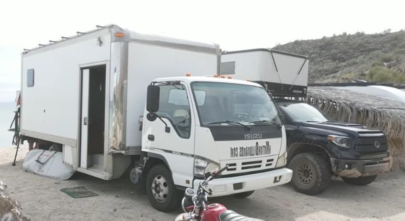 Kevesen sejtik mit rejt ennek a teherautónak a hátulja