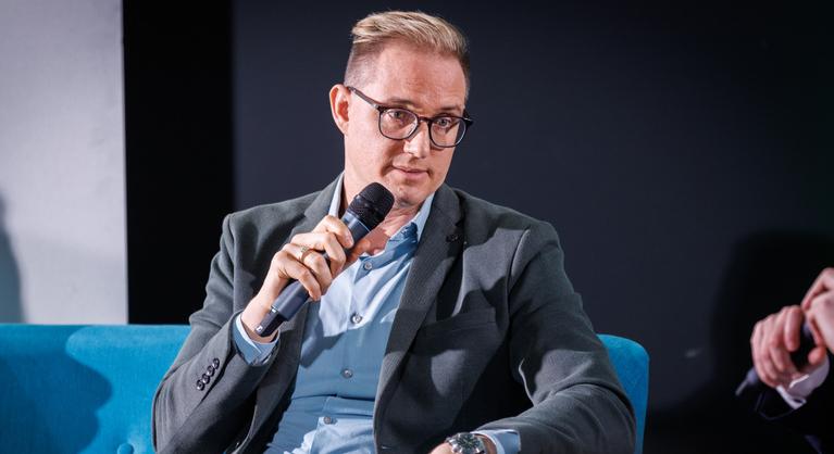 Lakner Zoltán: Orbán Viktor a mandátuma visszaadásával azokat csapja be, akik rá szavaztak