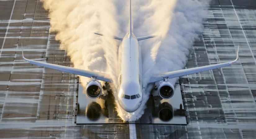 Ez történt: Megváltoztak a szabályok a repülőkön