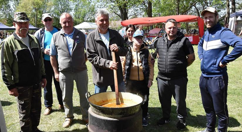 Ez a mennyei étel tarolt a családi nap főzőversenyén Jászjákóhalmán – galériával
