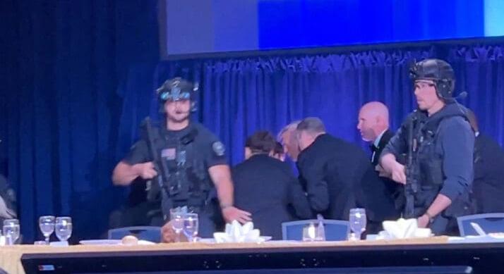 Káosz és lövések a Fehér Ház-i tudósítók vacsoráján – Trump sértetlenül kimenekült