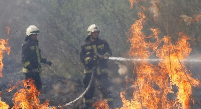 Tűz ütött ki Hajdúhadházon, úgy terjedtek a lángok, hogy két város tűzoltóira is szükség volt!