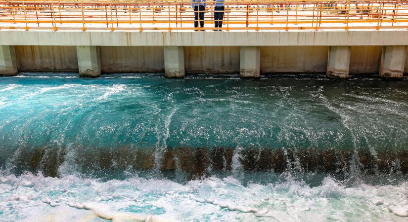 Tragikus következményei lennének az Öböl-térségben, ha a háborúban az „ivóvízgyárakat” lőnék szét
