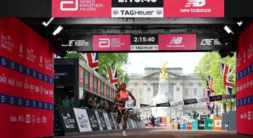 Új világcsúccsal Tigs Assefa nyerte a női versenyt a London Maratonon