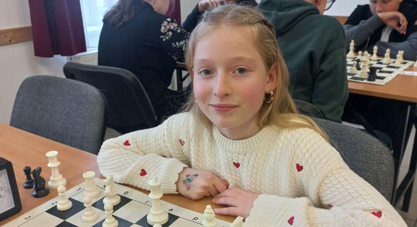 Tabajdi sakkozók – Zsíros Írisz jól szerepelt a diákolimpián