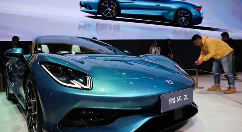 Nürburgringre készül a szörnyeteg: bemutatkozott a Denza Z kabrió