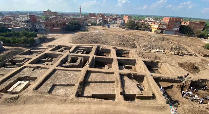 Öttonnás II. Ramszesz-szobrot tártak fel a Nílus-deltában