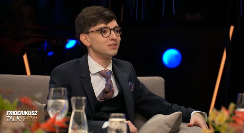 „Nem bírtam abbahagyni” – a 23 éves zongorista gyerekkorában napi 7-8 órát gyakorolt