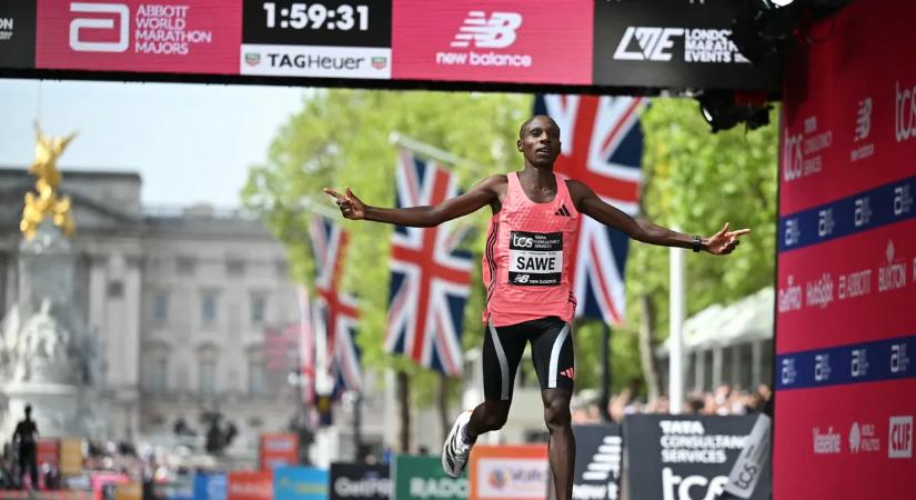 Sporttörténelem: Sabastian Sawe két órán belül futotta le a maratonit Londonban – videó