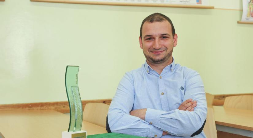 Diákjai jelölték, rekordfiatalon kapott rangos pedagógus díjat a szegedi földrajztanár