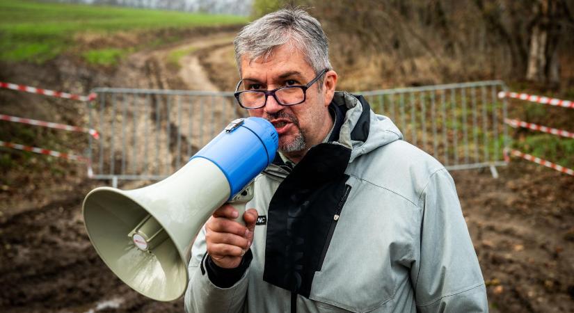 Hadházy Ákos örül, hogy Orbán Viktor nem vette fel a parlamenti mandátumát, mert mentelmi jog híján így előbb lehet letartóztatni