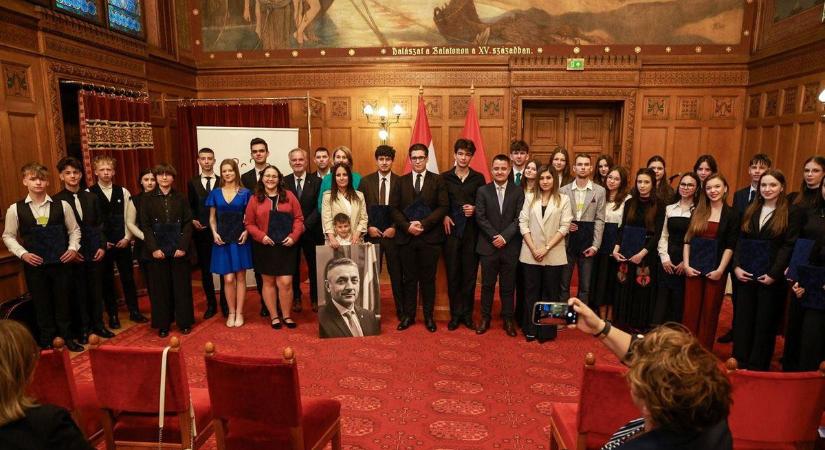 Potápi Tehetségprogram: negyvennégy fiatalnak járt a taps!