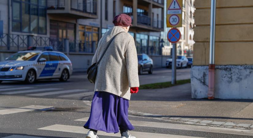 Nyugdíj: Emelkedik, mégsem elég