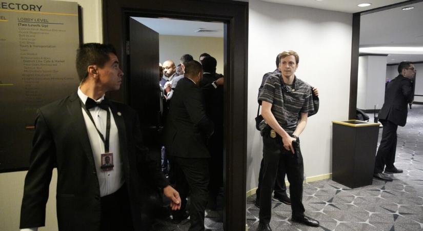 Nyilvánosságra hozták, ki miatt kellett Donald Trumpot azonnal kimenekíteni