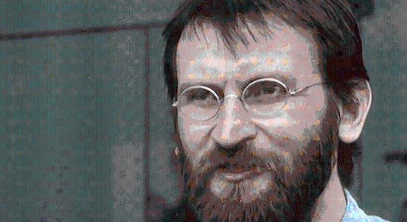 Fehér zokniban és szandálban éltette a liberális demokráciát Szájer József a BBC videójában