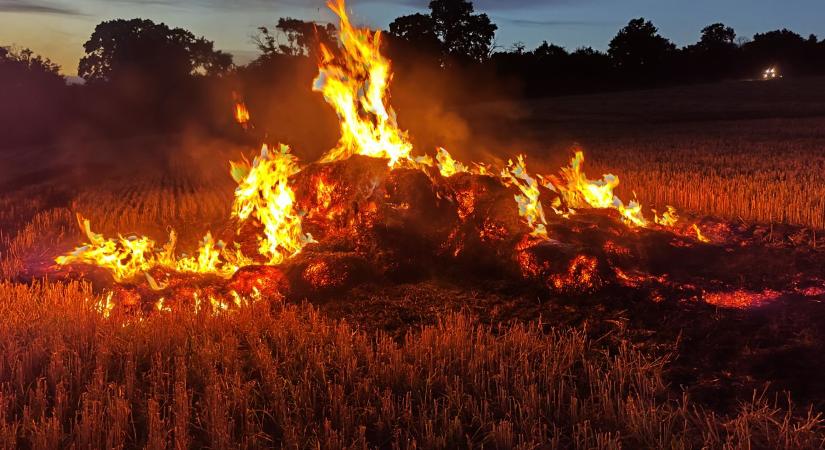 Kigyulladt egy autó Hajdúböszörményben, megyeszerte pusztítottak a szabadtéri tüzek