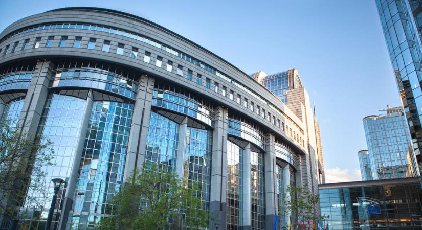 Az Európai Bizottság is megszólalt, miután tárgyaltak a Tiszával