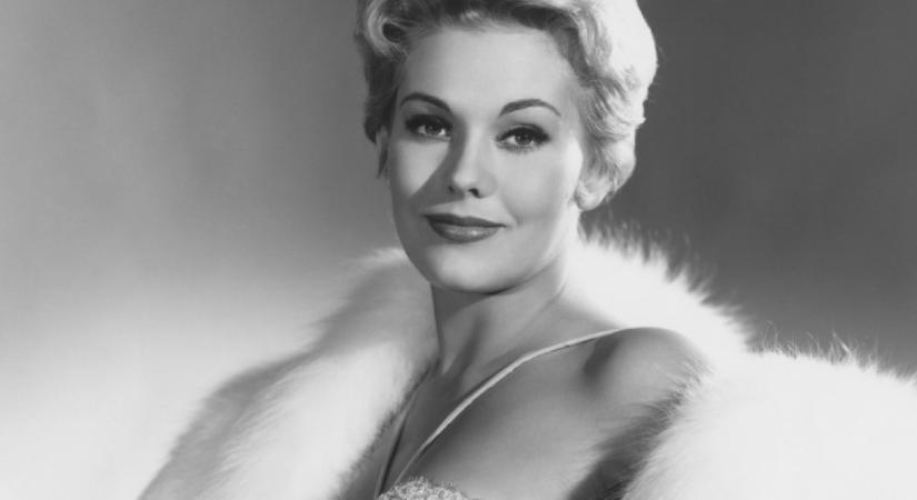 Felismerhetetlenre operáltatta magát az 50-es évek álomnője: 93 éves korára teljesen megváltozott az arca a sok plasztikától