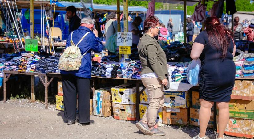 Megtelt élettel a Zsarnai piac vasárnap: napsütés, jó hangulat és rengeteg vásárló - képekkel, videóval
